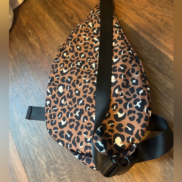 NEW🌟Sling backpack - Picture 5 of 7